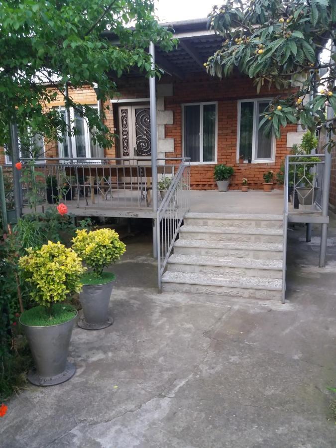 Guest House Darejani Kutaisi Exteriör bild